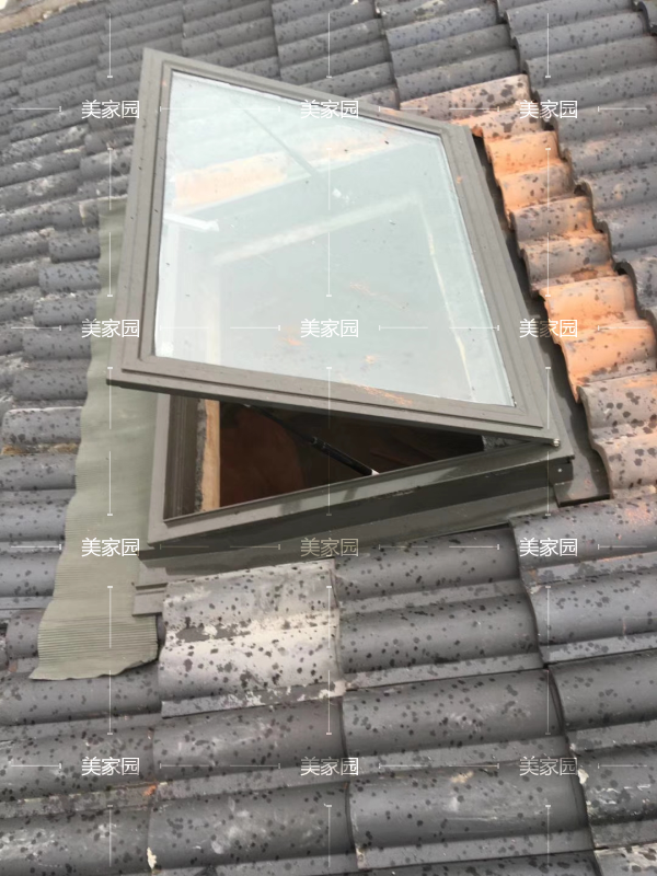 斜屋顶天窗 褐色边框
